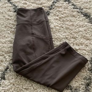 ZELLA Capri Leggings